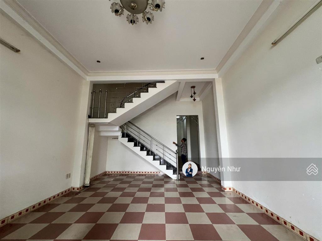 Chính chủ cho thuê nguyên căn 3 tầng mặt tiền trần hưng đạo, 2 mặt tiền cực thoáng chỉ 25 triệu