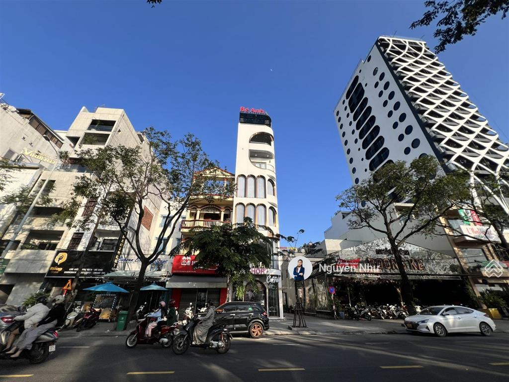 Chính chủ cho thuê nguyên căn 3 tầng mặt tiền trần hưng đạo, 2 mặt tiền cực thoáng chỉ 25 triệu