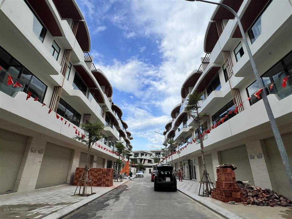 Ra hàng gấp căn liền kề khu elysia complex city, 109m2  4 tầng  ngang 6m. chỉ 15,2 tỷ