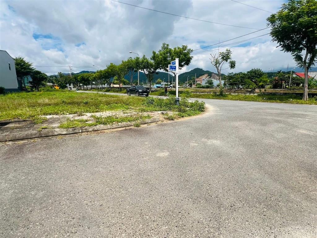 Lô góc đẹp view hồ điều tiết hoà liên2 giá chỉ 5.5 tỷ p. liên chiểu/225m