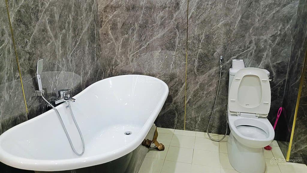 Giảm gấp 4 tỷ tòa 7 tầng an thượng 2  phố đi bộ  cách biển 50m. lợi nhuận 120 tr/1 tháng