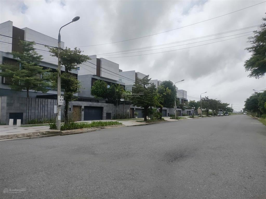 Bán gấp lô đất biệt thự 300m2 đường 7.5m vũng trung 18 (khu đô thị phú mỹ an)