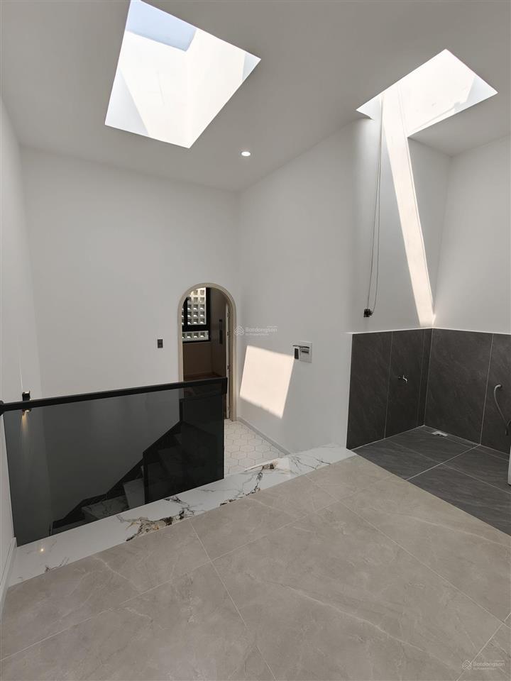 Nhà đường 5m5 lê thiệt, sát biển hoà minh