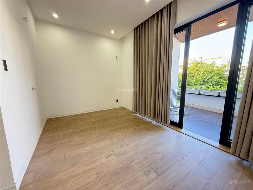 Bán nhà 3 tầng đẹp mt đường ngô thế vinh, hòa cường, gần sân bay đà nẵng