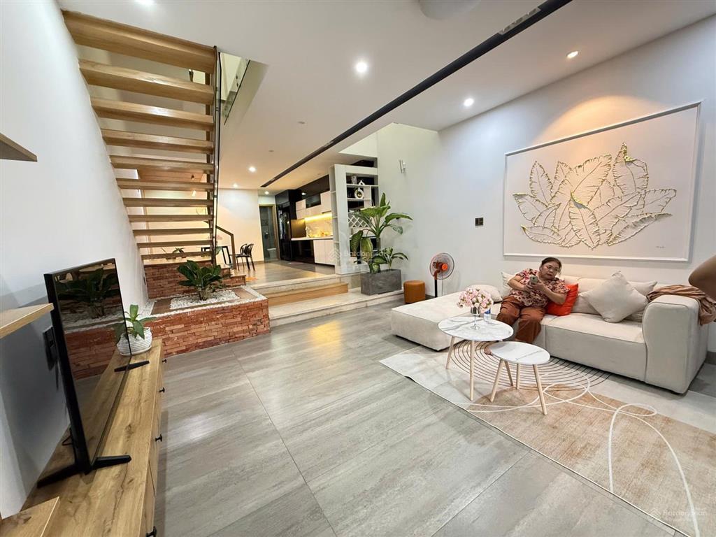 Bán nhà 3 tầng đẹp mt đường ngô thế vinh, hòa cường, gần sân bay đà nẵng