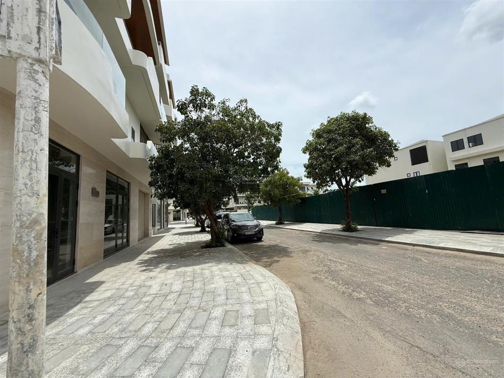 Cần bán gấp căn shophouse hóa sơn 7, gần sông thăng long, gần tòa material