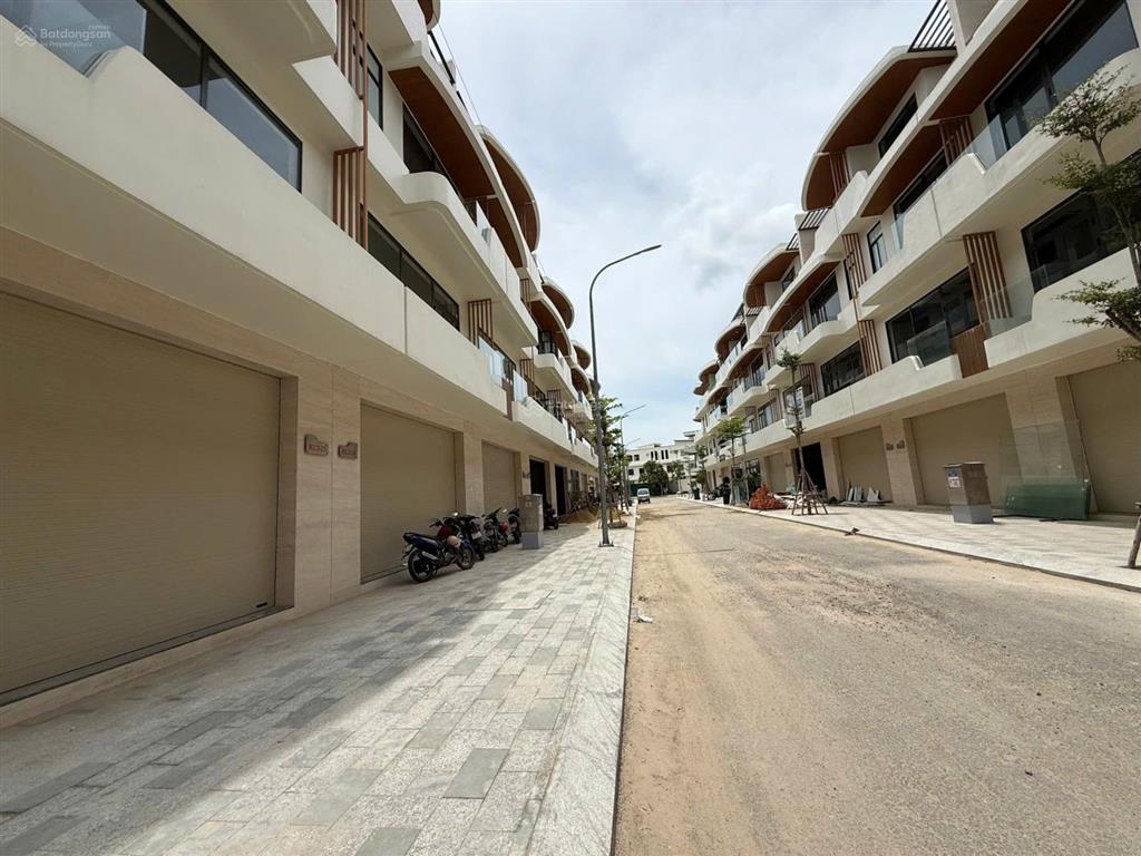 Cần bán gấp căn shophouse hóa sơn 7, gần sông thăng long, gần tòa material