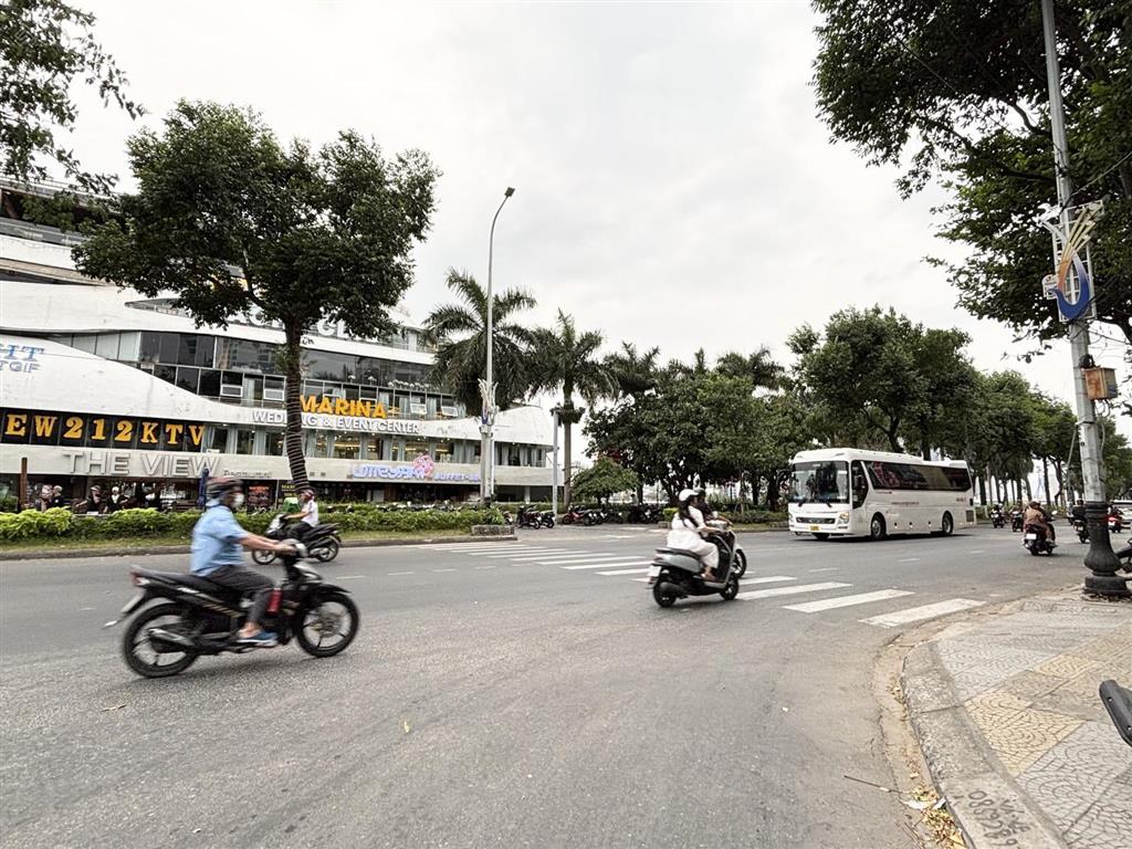 Giá tốt! bán lô đất mt triệu việt vương  khu lõi du lịch ven sông hàn  sát đầu cầu rồng.