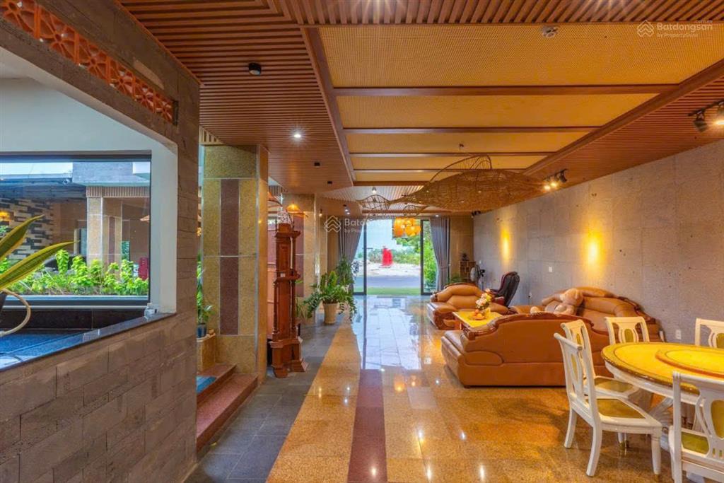 Bán villa 5pn, 5wc, 300m2  ngang 17m tại trần duy chiến, mân thái, sơn trà, đà nẵng