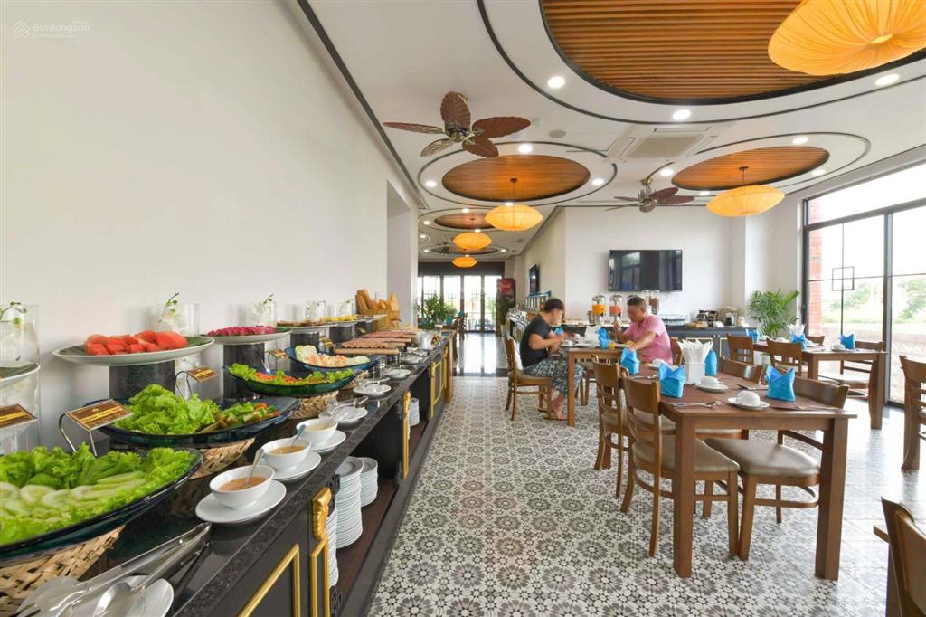 Chính chủ bán khách sạn mặt tiền biển hội an  doanh thu 2 tỷ/tháng.