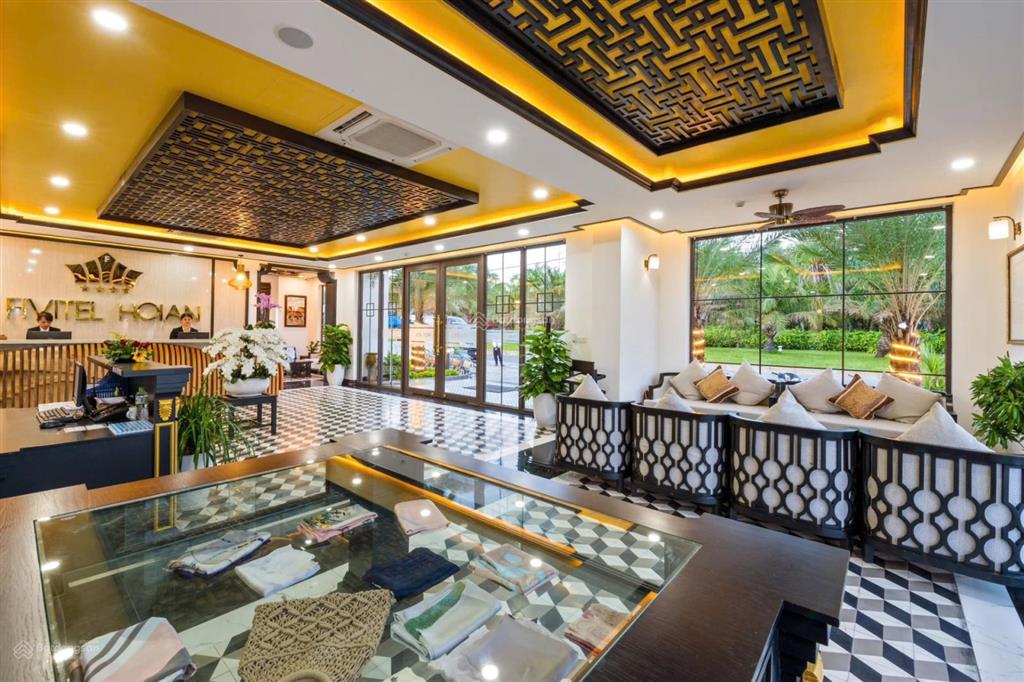 Bán khách sạn mặt tiền biển hội an  doanh thu gần 2 tỷ/tháng