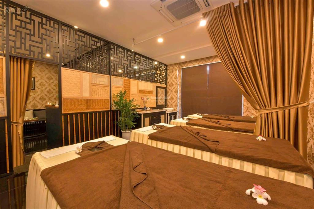 Bán khách sạn mặt tiền biển hội an  doanh thu gần 2 tỷ/tháng
