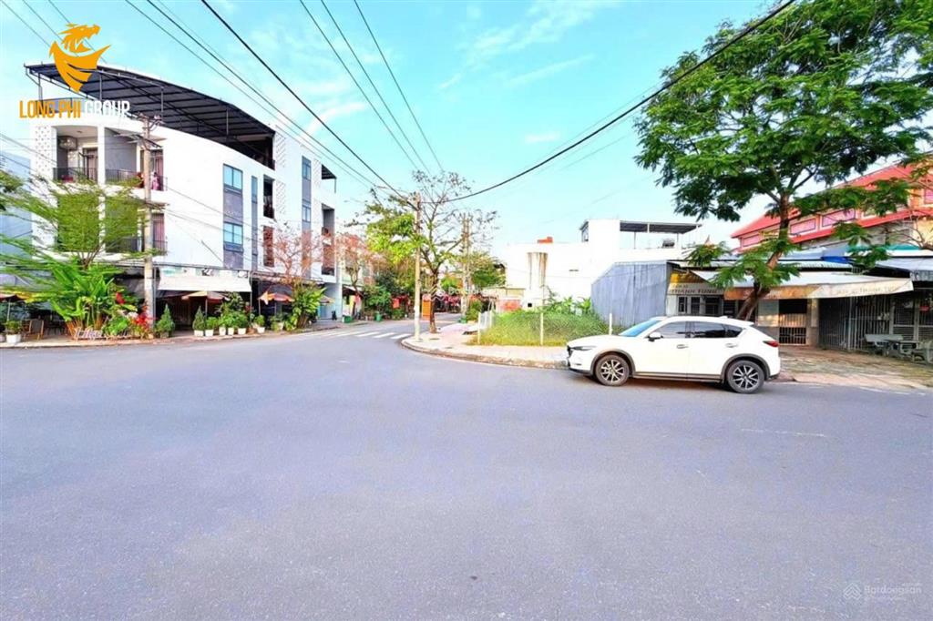 Lô góc 2 mặt tiền hiếm  ngang 8m  mẹ thứ & trần tử bình  giá 9 tỷ 990 tl