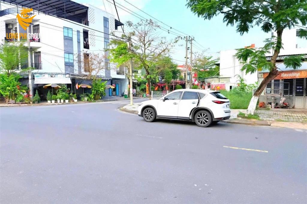 Lô góc 2 mặt tiền hiếm  ngang 8m  mẹ thứ & trần tử bình  giá 9 tỷ 990 tl