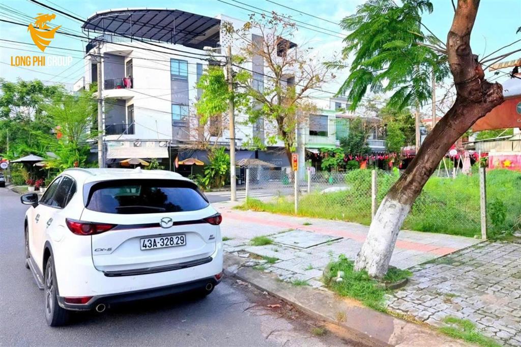 Lô góc 2 mặt tiền hiếm  ngang 8m  mẹ thứ & trần tử bình  giá 9 tỷ 990 tl