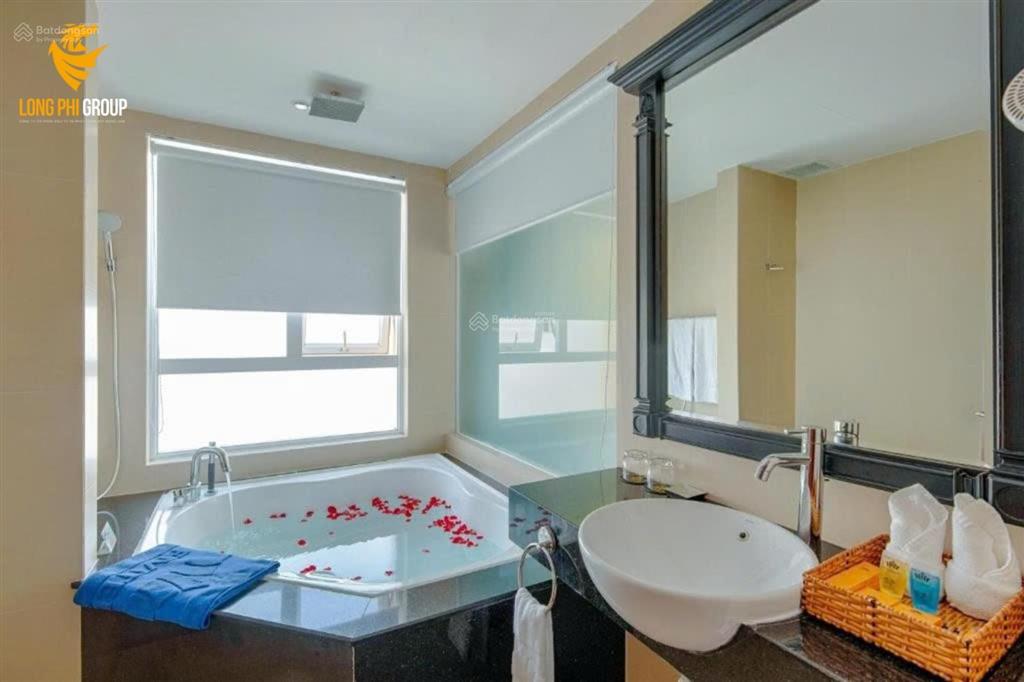 Siêu phẩm khách sạn 4*  trung tâm hải châu  công suất trên 90%  doanh thu vận hành cực tốt