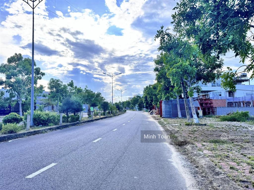 Lô kẹp cống 2 mặt thoáng đường trịnh hoài đức, cạnh fpt city