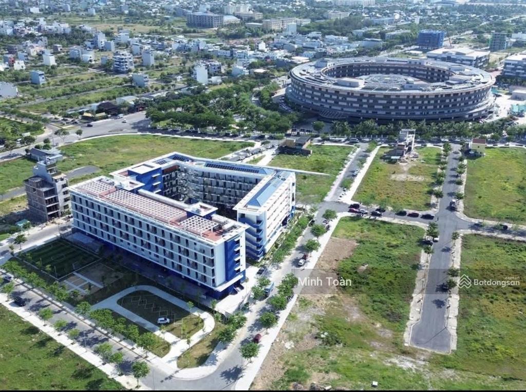 Lô kẹp vệt cây xanh đối diện trường fpt giá tốt