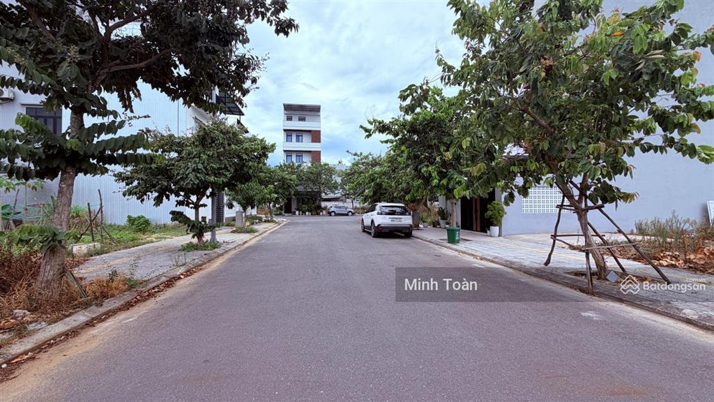 Siêu sale lô 144m2 fpt city trục thông