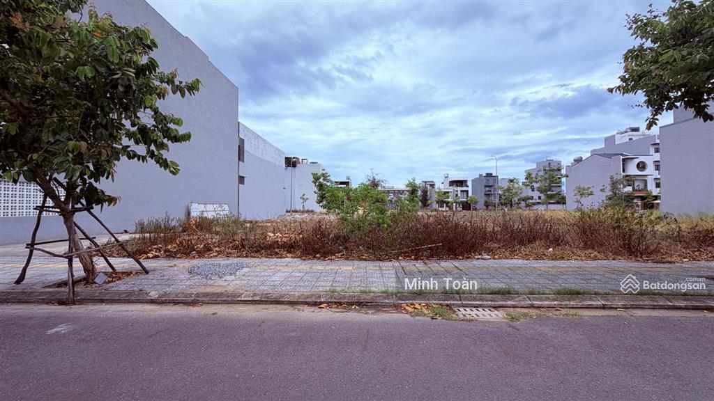 Siêu sale lô 144m2 fpt city trục thông