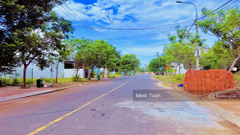 Lô đối diện công viên trung tâm, ngay fpt city