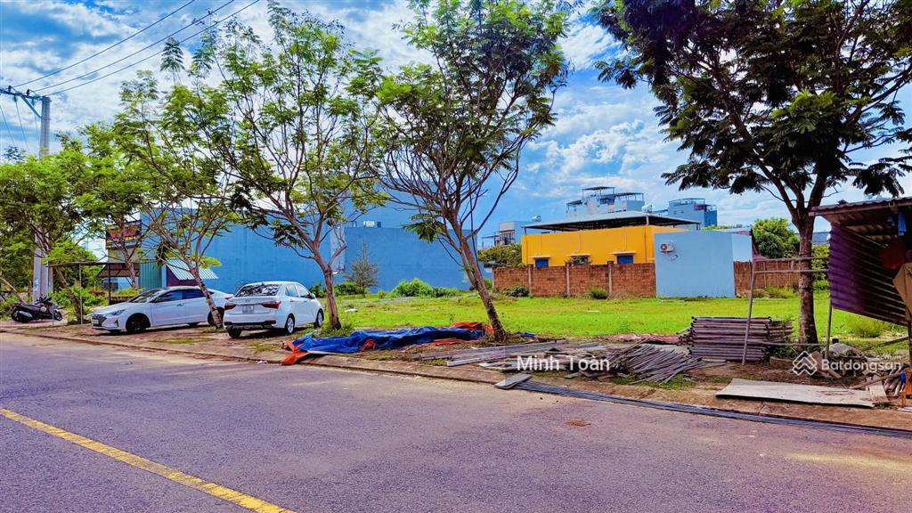 Lô đối diện công viên trung tâm, ngay fpt city