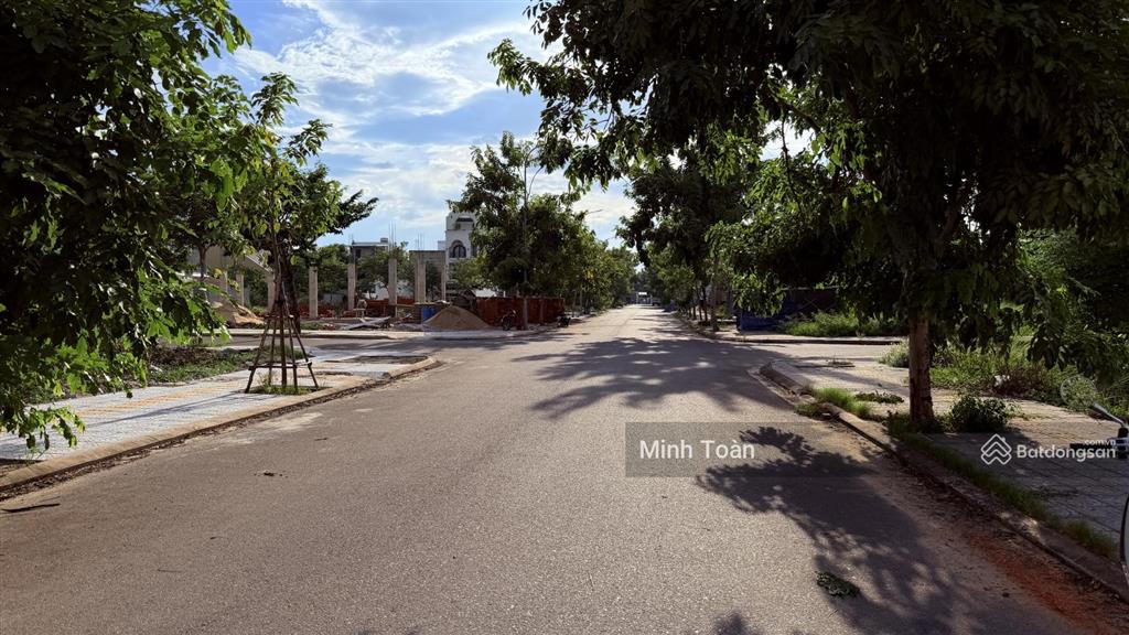 Chào bán lô 180m2 giá tốt khu vực