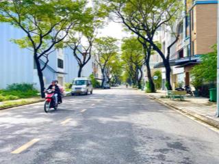 Bán lô biệt thự fpt 216m2 gần kênh trung tâm