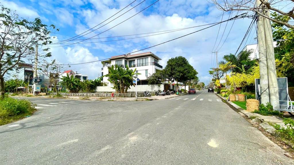 Hàng hiếm lô góc 3 mặt tiền nguyễn đình thi siêu đẹp view sông