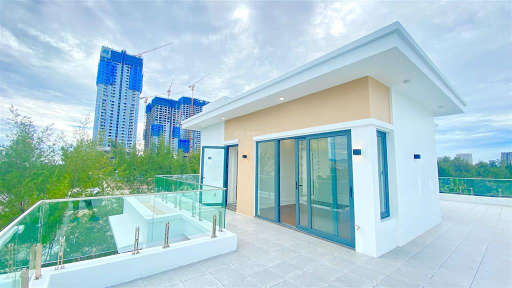 Một căn villa song lập 387m2 legend cho 2 thế hệ sống chung nhưng đủ riêng tư cho mỗi gia đình