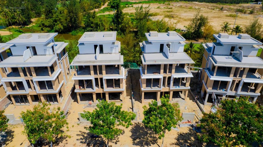 Một căn villa song lập 387m2 legend cho 2 thế hệ sống chung nhưng đủ riêng tư cho mỗi gia đình