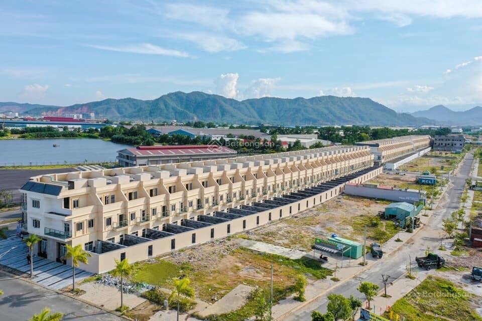 Giảm 300 triệu bán đất tặng nhà cạnh trung tâm thương mại, liền kề 9 tòa chung cư đà nẵng