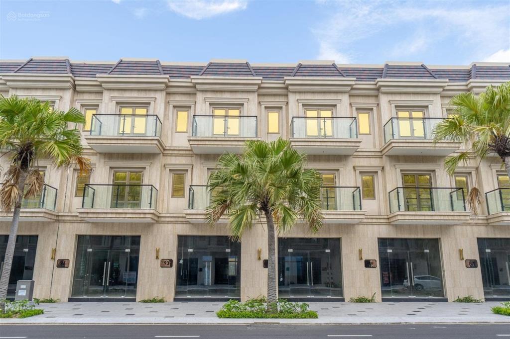 Giảm 700 triệu bán căn shophouse kề góc ngã 4, trục thông thuận tiện kinh doanh 350 triệu/năm