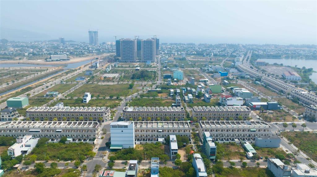 Giảm 700 triệu bán căn shophouse kề góc ngã 4, trục thông thuận tiện kinh doanh 350 triệu/năm