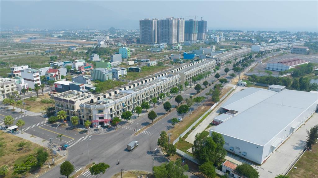 Giảm 700 triệu bán căn shophouse kề góc ngã 4, trục thông thuận tiện kinh doanh 350 triệu/năm