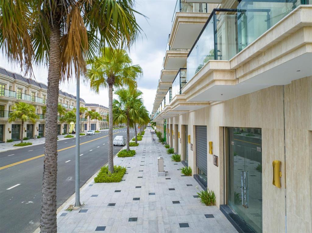 Giảm 700 triệu bán căn shophouse kề góc ngã 4, trục thông thuận tiện kinh doanh 350 triệu/năm