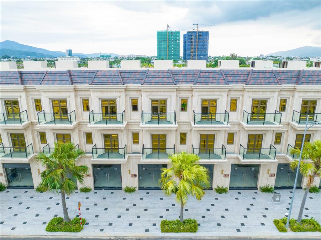 Giảm 700 triệu bán căn shophouse kề góc ngã 4, trục thông thuận tiện kinh doanh 350 triệu/năm