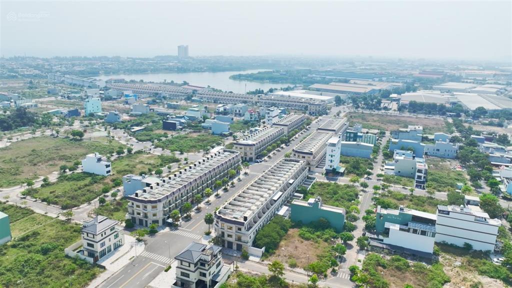 Giảm 700 triệu bán căn shophouse kề góc ngã 4, trục thông thuận tiện kinh doanh 350 triệu/năm