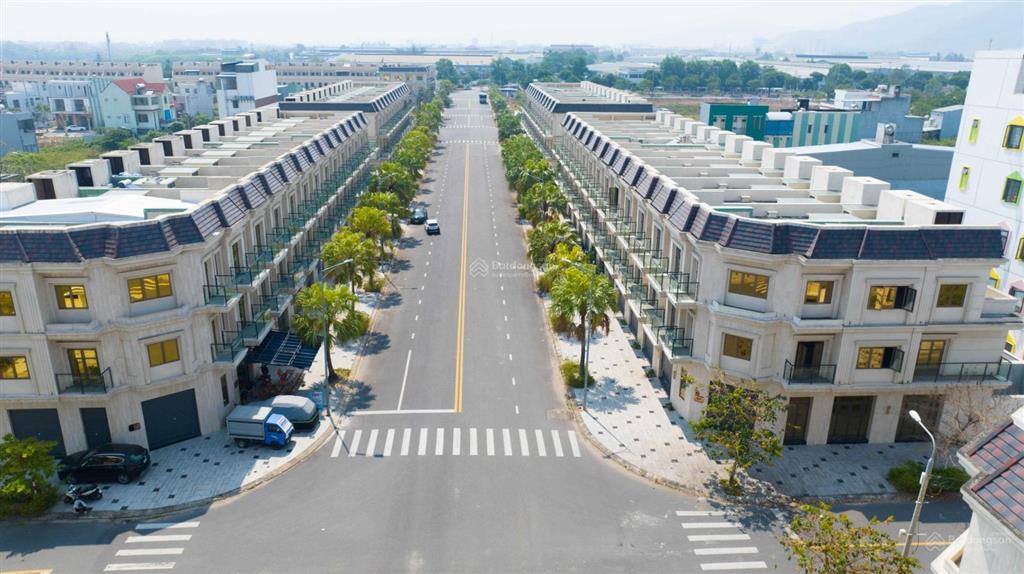 Giảm 700 triệu bán căn shophouse kề góc ngã 4, trục thông thuận tiện kinh doanh 350 triệu/năm