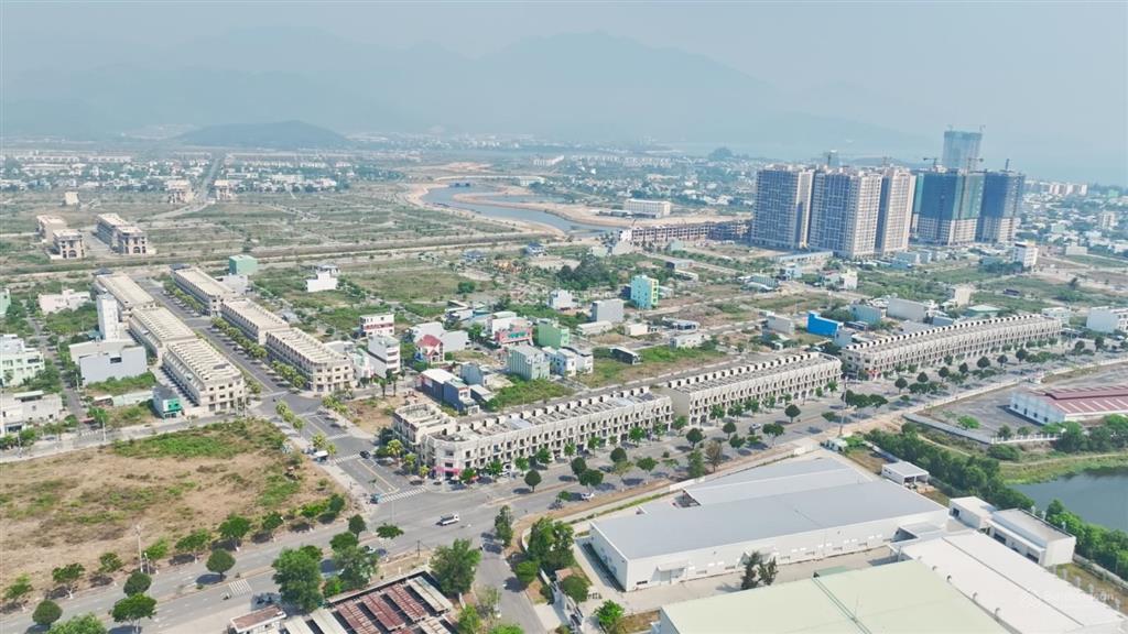 Giảm 700 triệu bán căn shophouse kề góc ngã 4, trục thông thuận tiện kinh doanh 350 triệu/năm
