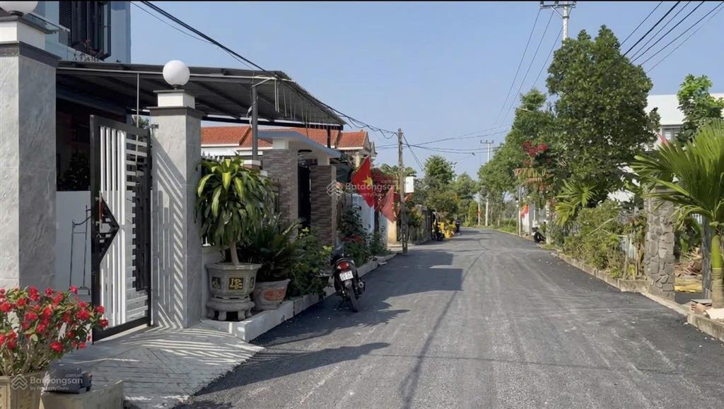 Hòa tiến 122m2  đường nhựa 7m5  cách nam kỳ khởi nghĩa đúng 250m  siêu rẻ