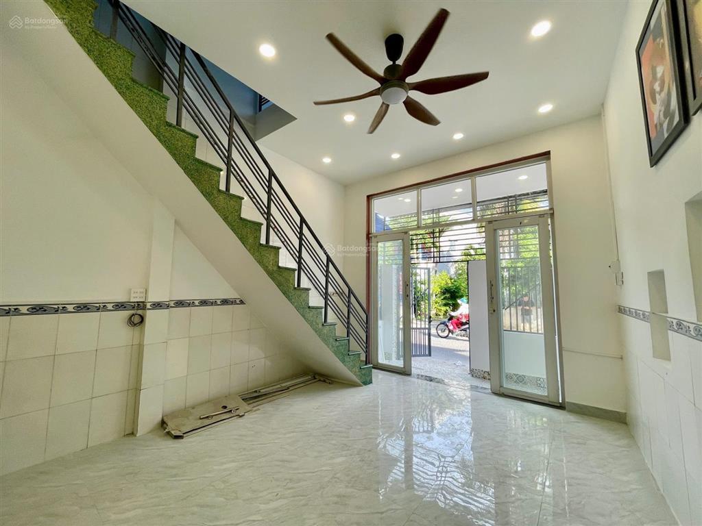 Chính chủ bán nhanh nhà mặt tiền ngô đến, cách biển 1,5 km, thích hợp kinh doanh buôn bán.