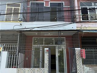 Chính chủ bán nhanh nhà mặt tiền ngô đến, cách biển 1,5 km, thích hợp kinh doanh buôn bán.