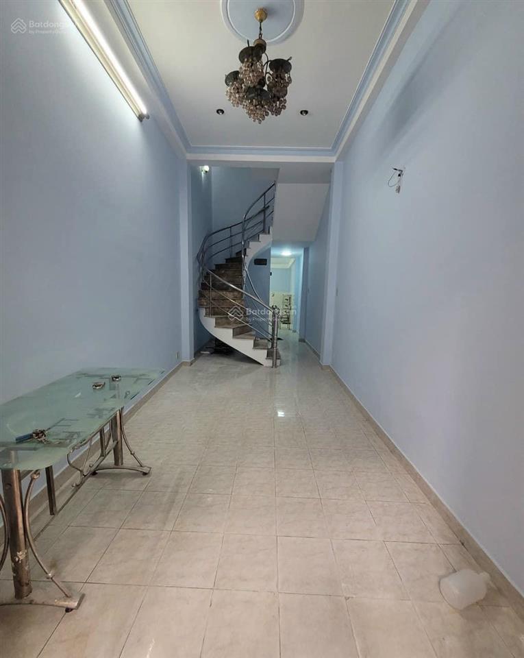 Cho nữ thuê phòng diện tích 18m2 có máy lạnh, giờ giấc tự do giá 4 tr. 0918 141 ***
