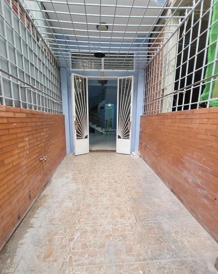 Cần cho nữ thuê phòng diện tích 18m2, giá 4tr/tháng giờ giấc tự do