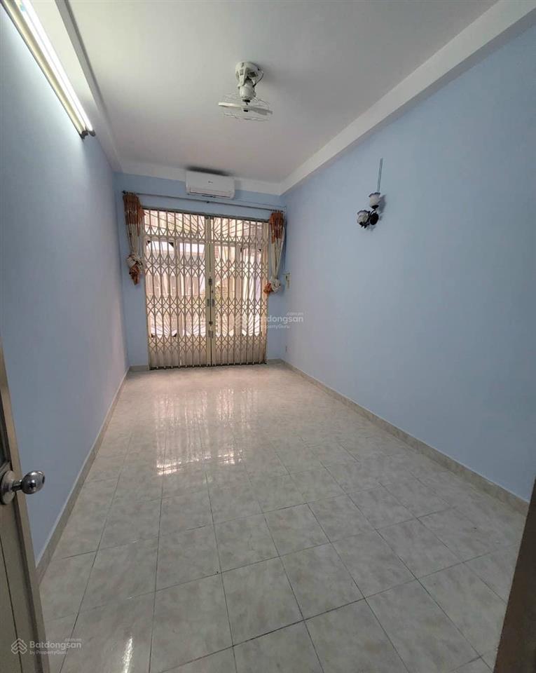 Cần cho nữ thuê phòng diện tích 18m2, giá 4tr/tháng giờ giấc tự do