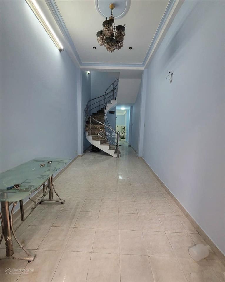 Cần cho nữ thuê phòng diện tích 18m2, giá 4tr/tháng giờ giấc tự do