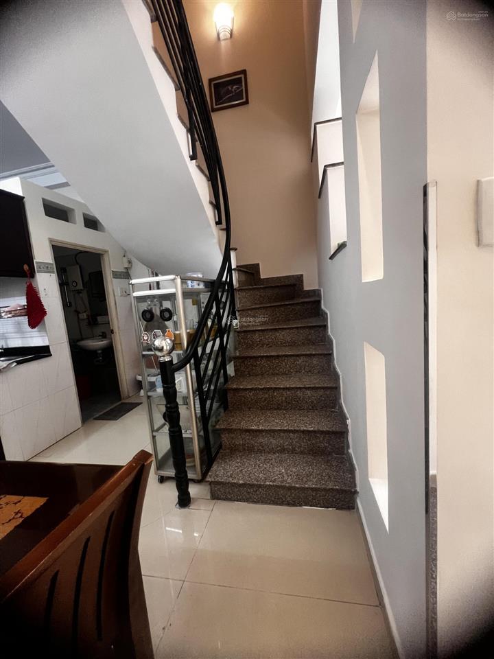 Bán nhà riêng đẹp 3 tầng, sân thượng, hẻm xe hơi 144 hồng lạc, dt đất 4.2x10.2m  giá chỉ 8 tỷ