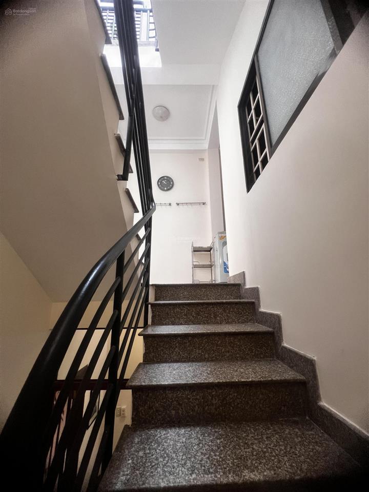 Bán nhà riêng đẹp 3 tầng, sân thượng, hẻm xe hơi 144 hồng lạc, dt đất 4.2x10.2m  giá chỉ 8 tỷ