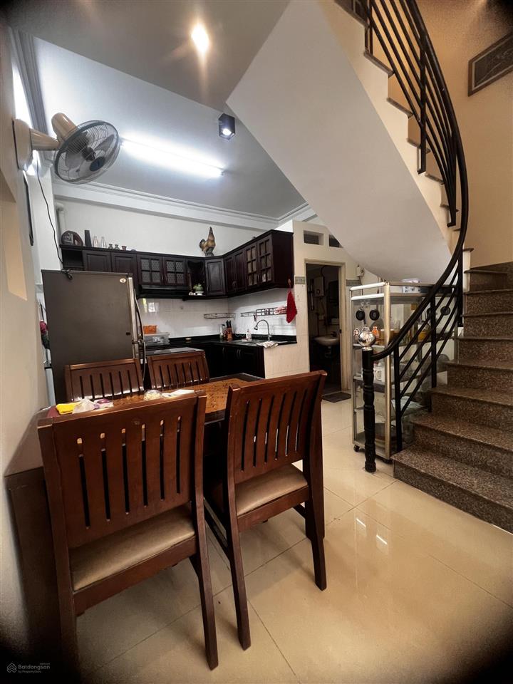Bán nhà riêng đẹp 3 tầng, sân thượng, hẻm xe hơi 144 hồng lạc, dt đất 4.2x10.2m  giá chỉ 8 tỷ